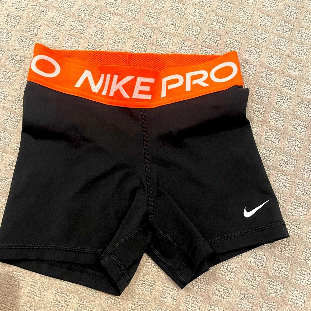BRAND NEW- Nike Pro Shorts size XS. ALL OFFERS WELCOME!